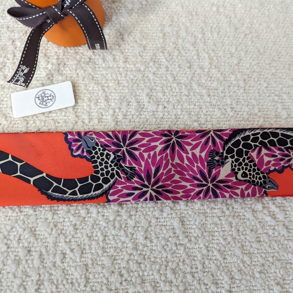 Authentic Hermes Silk Twilly - Picture 8 of 11